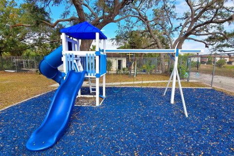 Townhouse in Sarasota, Florida 2 bedrooms, 102.56 sq.m. № 1913473 - photo 30