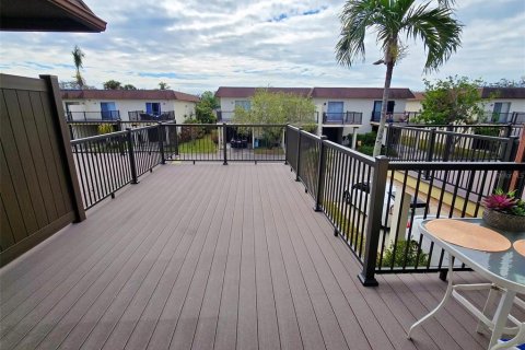 Townhouse in Sarasota, Florida 2 bedrooms, 102.56 sq.m. № 1913473 - photo 16