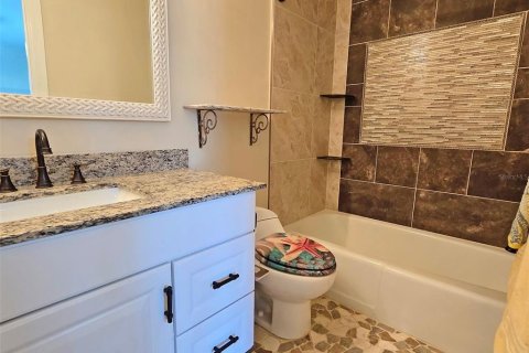 Townhouse in Sarasota, Florida 2 bedrooms, 102.56 sq.m. № 1913473 - photo 14