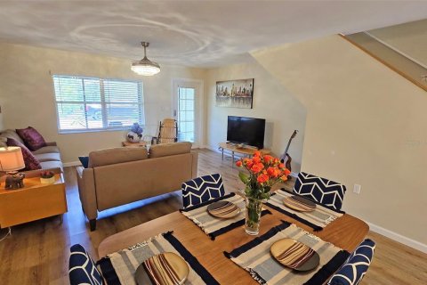 Townhouse in Sarasota, Florida 2 bedrooms, 102.56 sq.m. № 1913473 - photo 10