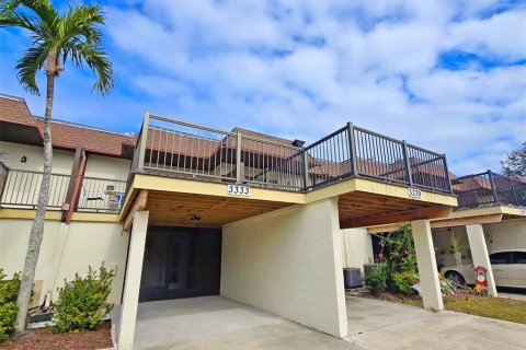 Townhouse in Sarasota, Florida 2 bedrooms, 102.56 sq.m. № 1913473 - photo 1