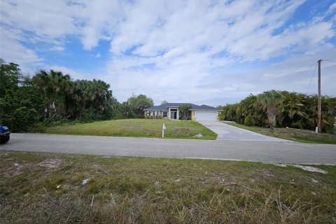 House in Lehigh Acres, Florida 4 bedrooms, 243.5 sq.m. № 1571988 - photo 3