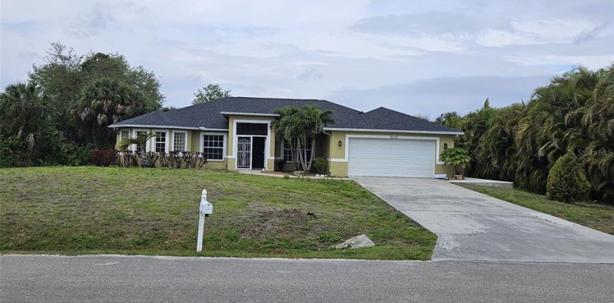House in Lehigh Acres, Florida 4 bedrooms, 243.5 sq.m. № 1571988