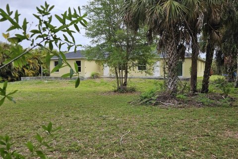 House in Lehigh Acres, Florida 4 bedrooms, 243.5 sq.m. № 1571988 - photo 6