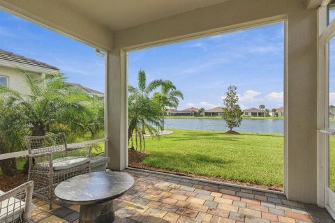 House in Port St. Lucie, Florida 3 bedrooms, 153.38 sq.m. № 2412233 - photo 19