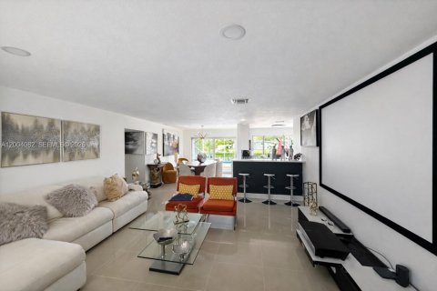 House in Sunrise, Florida 3 bedrooms, 143.81 sq.m. № 2068554 - photo 3