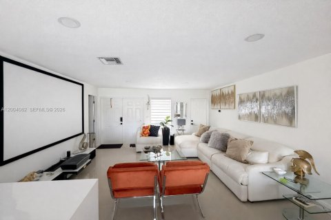 House in Sunrise, Florida 3 bedrooms, 143.81 sq.m. № 2068554 - photo 7