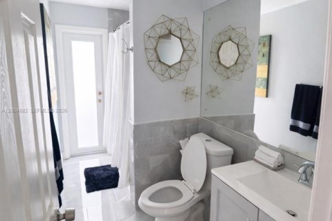 House in Sunrise, Florida 3 bedrooms, 143.81 sq.m. № 2068554 - photo 9