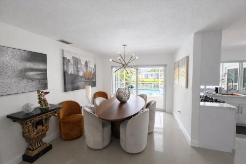 House in Sunrise, Florida 3 bedrooms, 143.81 sq.m. № 2068554 - photo 4