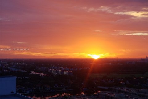 Купить кондоминиум в Халландейл-Бич, Флорида 2 спальни, 146.79м2, № 2006360 - фото 10