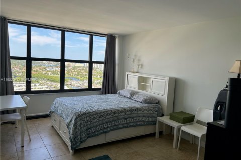 Купить кондоминиум в Халландейл-Бич, Флорида 2 спальни, 146.79м2, № 2006360 - фото 25