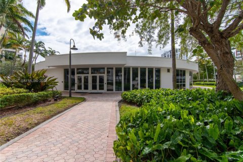 Купить кондоминиум в Халландейл-Бич, Флорида 2 спальни, 146.79м2, № 2006360 - фото 6