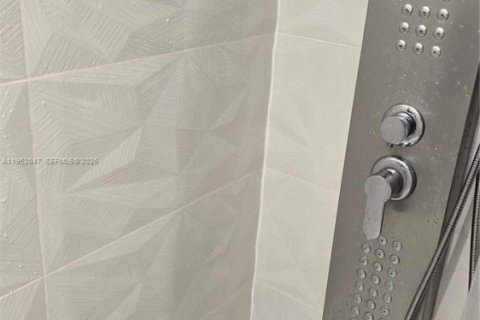 Купить кондоминиум в Халландейл-Бич, Флорида 2 спальни, 146.79м2, № 2006360 - фото 19