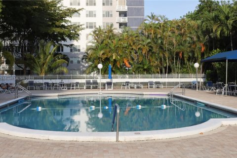 Condominio en venta en Hollywood, Florida, 1 dormitorio, 78.41 m2 № 1715171 - foto 23