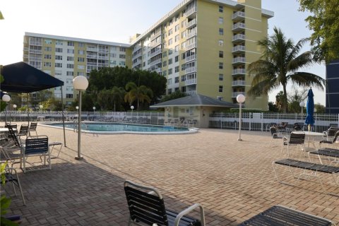 Condominio en venta en Hollywood, Florida, 1 dormitorio, 78.41 m2 № 1715171 - foto 3