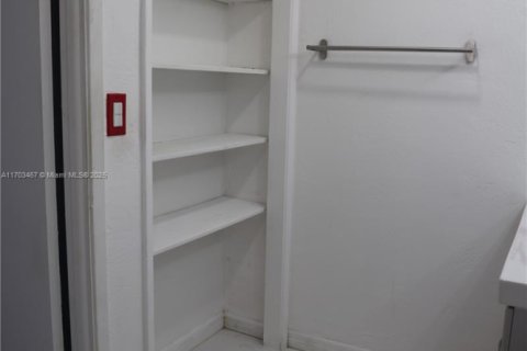 Condominio en venta en Hollywood, Florida, 1 dormitorio, 78.41 m2 № 1715171 - foto 13