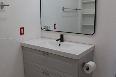 Condominio en venta en Hollywood, Florida, 1 dormitorio, 78.41 m2 № 1715171 - foto 11