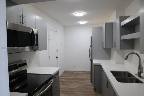Condominio en venta en Hollywood, Florida, 1 dormitorio, 78.41 m2 № 1715171 - foto 10