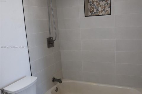Condominio en venta en Hollywood, Florida, 1 dormitorio, 78.41 m2 № 1715171 - foto 12