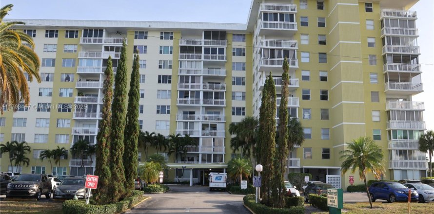 Condominio en Hollywood, Florida, 1 dormitorio № 1715171