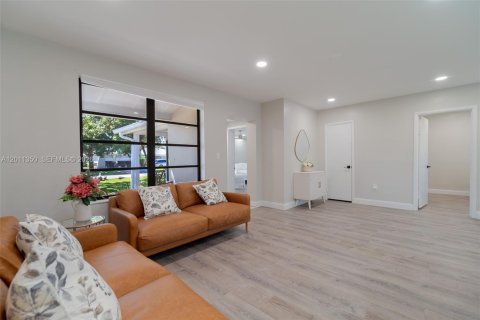 House in North Palm Beach, Florida 4 bedrooms, 150.13 sq.m. № 2074498 - photo 12