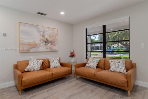 House in North Palm Beach, Florida 4 bedrooms, 150.13 sq.m. № 2074498 - photo 10
