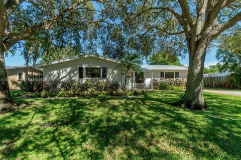 House in North Palm Beach, Florida 4 bedrooms, 150.13 sq.m. № 2074498 - photo 2