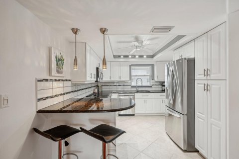 Купить кондоминиум в Оушен-Ридж, Флорида 5 комнат, 101.08м2, № 2261919 - фото 12