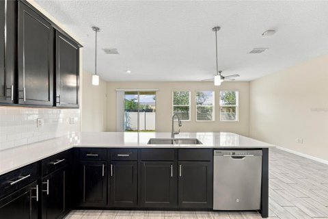 Townhouse in Orlando, Florida 3 bedrooms, 161.74 sq.m. № 2394116 - photo 14