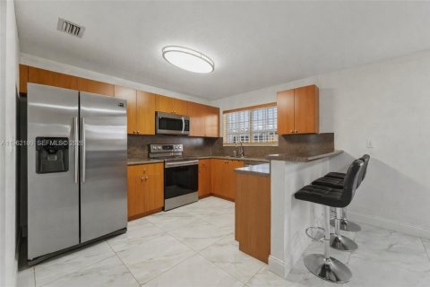 Condo in Homestead, Florida, 3 bedrooms № 2029253 - photo 8