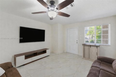 Condo in Homestead, Florida, 3 bedrooms № 2029253 - photo 4