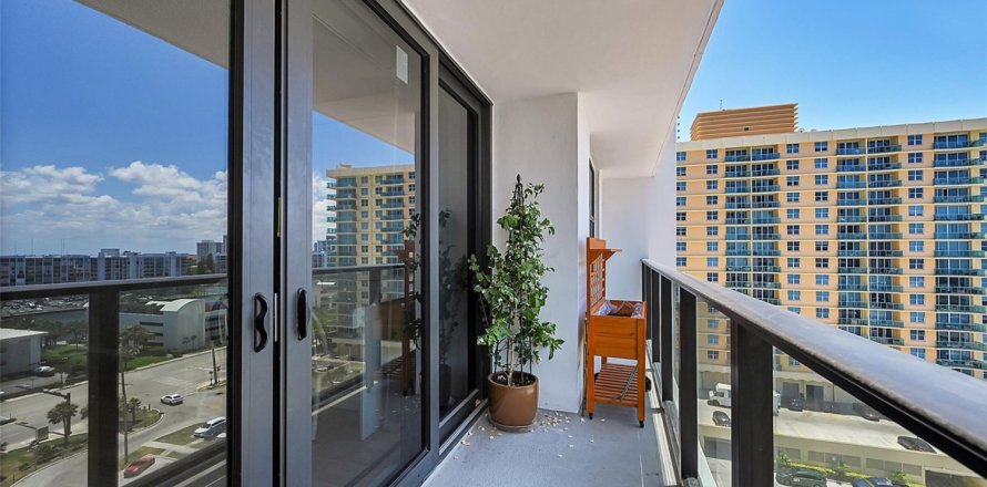 Condo in Hollywood, Florida, 1 bedroom № 1224863