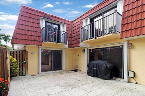 Townhouse in Plantation, Florida 2 bedrooms, 127.46 sq.m. № 2003080 - photo 10