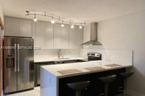 Townhouse in Plantation, Florida 2 bedrooms, 127.46 sq.m. № 2003080 - photo 20