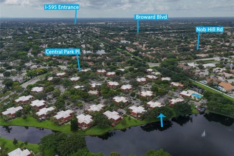 Townhouse in Plantation, Florida 2 bedrooms, 127.46 sq.m. № 2003080 - photo 5