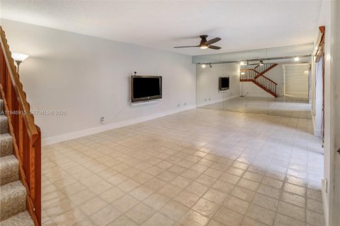 Townhouse in Plantation, Florida 2 bedrooms, 127.46 sq.m. № 2003080 - photo 17