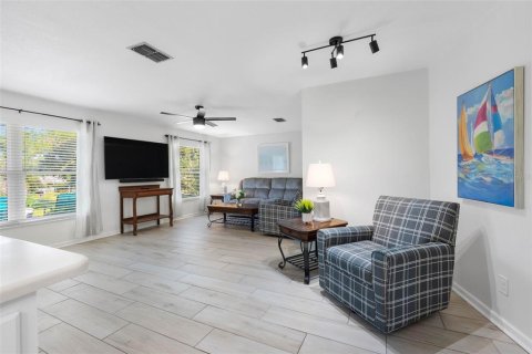 House in Palm Harbor, Florida 2 bedrooms, 174.56 sq.m. № 2394156 - photo 8