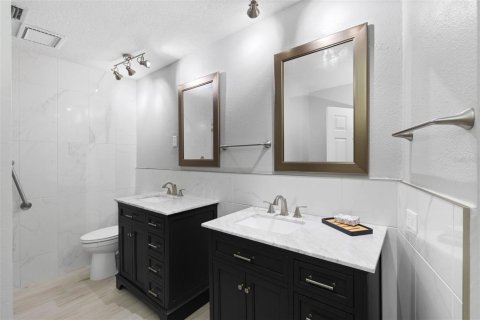 House in Palm Harbor, Florida 2 bedrooms, 174.56 sq.m. № 2394156 - photo 14