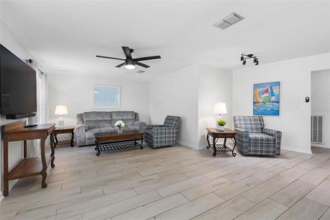 House in Palm Harbor, Florida 2 bedrooms, 174.56 sq.m. № 2394156 - photo 28
