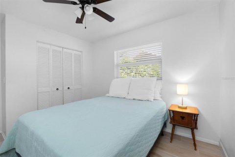 House in Palm Harbor, Florida 2 bedrooms, 174.56 sq.m. № 2394156 - photo 17