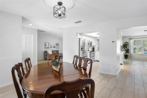 House in Palm Harbor, Florida 2 bedrooms, 174.56 sq.m. № 2394156 - photo 9