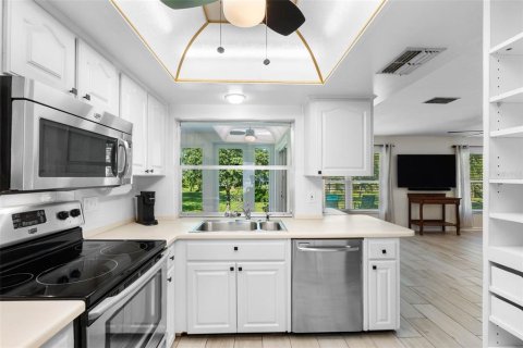 House in Palm Harbor, Florida 2 bedrooms, 174.56 sq.m. № 2394156 - photo 10