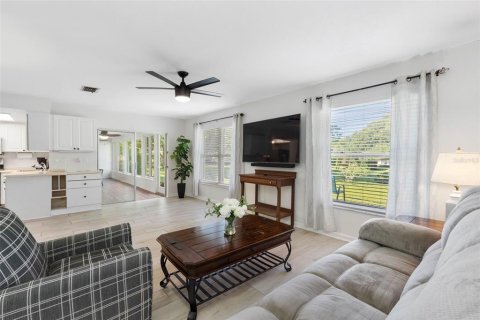 House in Palm Harbor, Florida 2 bedrooms, 174.56 sq.m. № 2394156 - photo 11