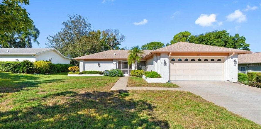 House in Palm Harbor, Florida 2 bedrooms, 174.56 sq.m. № 2394156