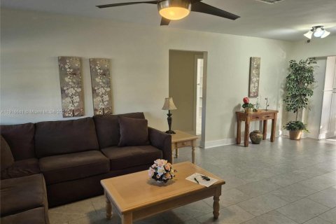 Villa ou maison à vendre à Tamarac, Floride: 2 chambres, 93.09 m2 № 1971970 - photo 6