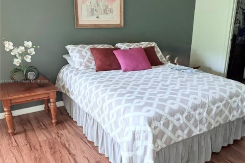 Touwnhouse à vendre à Miami, Floride: 2 chambres, 129.13 m2 № 1945484 - photo 7