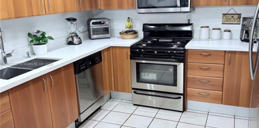 Touwnhouse à Miami, Floride 2 chambres, 129.13 m2 № 1945484