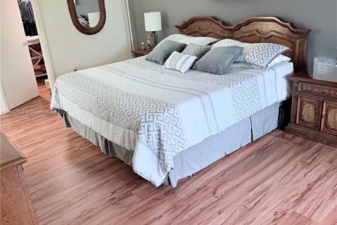 Touwnhouse à vendre à Miami, Floride: 2 chambres, 129.13 m2 № 1945484 - photo 9