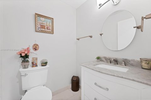 House in Pinecrest, Florida 4 bedrooms, 304.72 sq.m. № 1988475 - photo 13