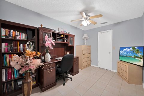 House in Pinecrest, Florida 4 bedrooms, 304.72 sq.m. № 1988475 - photo 15